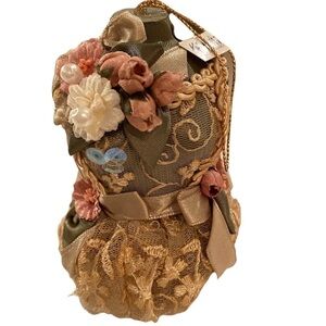 💕Katherine’s Collection Victorian Ballerina Bust Form Ornament